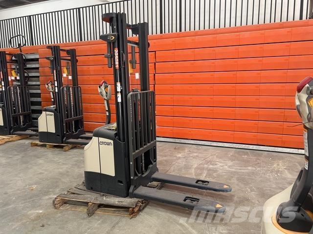 Crown ES 4000 Самоходни товарачи