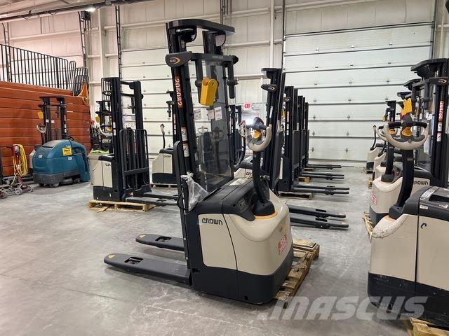 Crown ES 4000 Самоходни товарачи
