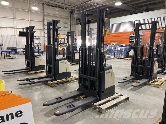 Crown ES 4000 Самоходни товарачи