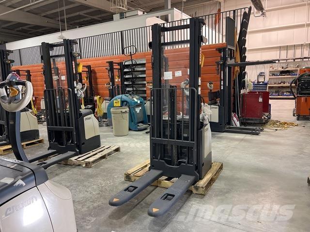 Crown ES 4000 Самоходни товарачи