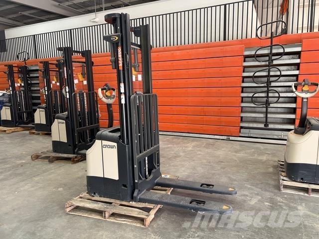 Crown ES 4000 Самоходни товарачи