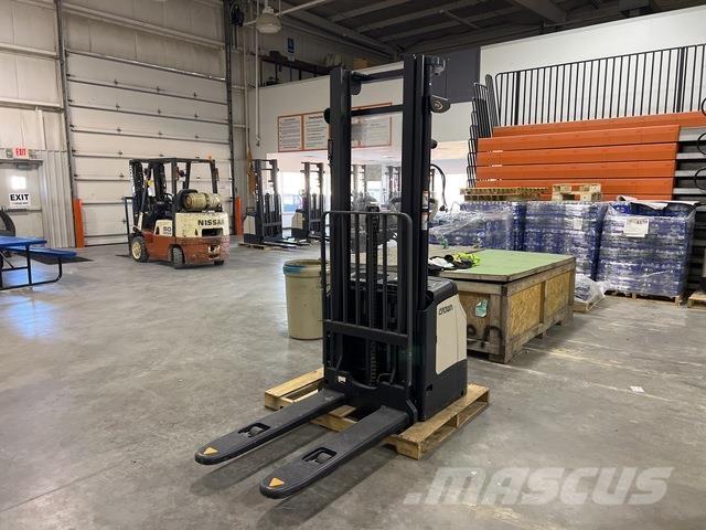 Crown ES 4000 Самоходни товарачи