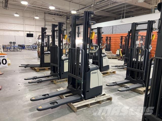 Crown ES 4000 Самоходни товарачи