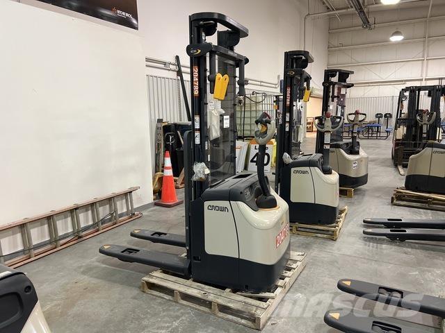 Crown ES 4000 Самоходни товарачи