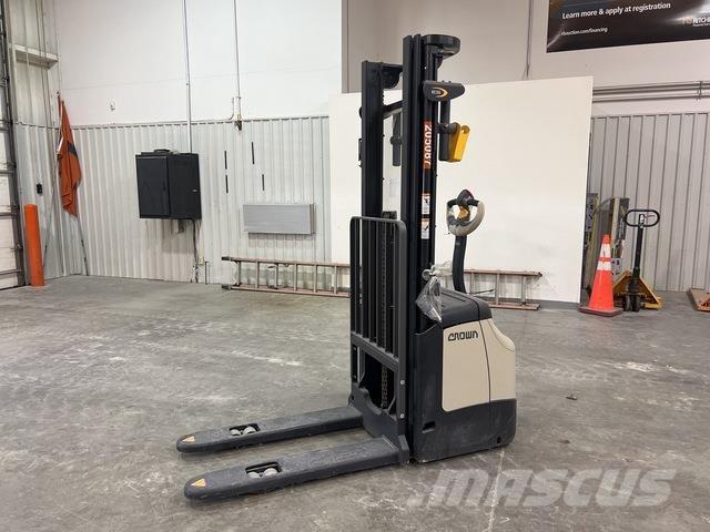 Crown ES 4000 Самоходни товарачи