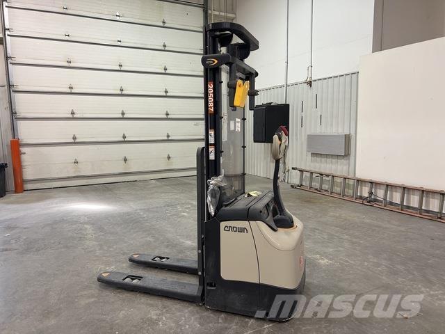 Crown ES 4000 Самоходни товарачи