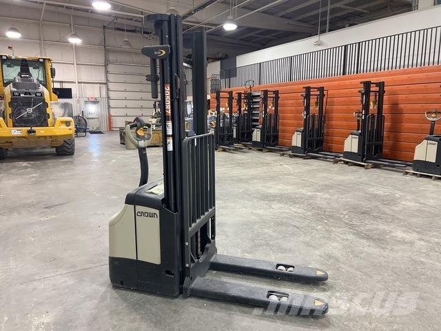 Crown ES 4000 Самоходни товарачи