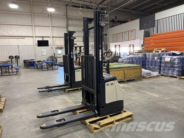 Crown ES 4000 Самоходни товарачи