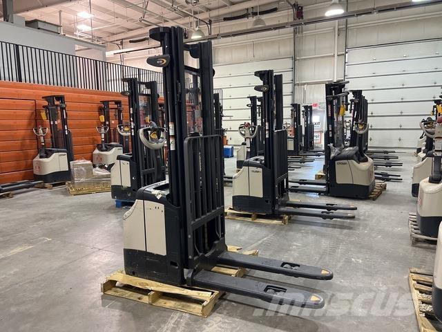 Crown ES 4000 Самоходни товарачи