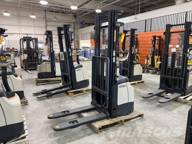 Crown ES 4000 Самоходни товарачи