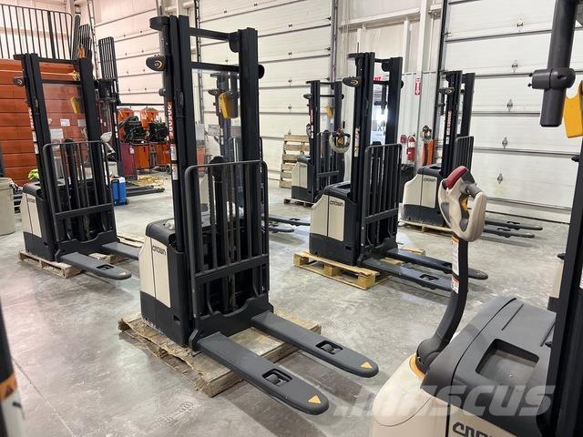 Crown ES 4000 Самоходни товарачи