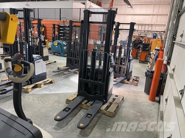 Crown ES 4000 Самоходни товарачи