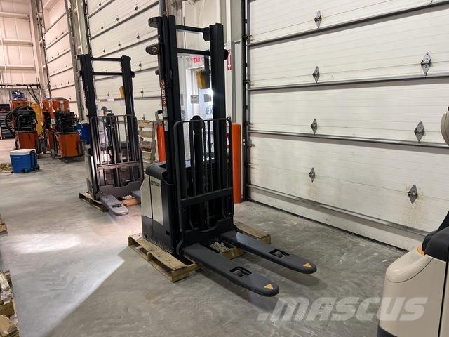 Crown ES 4000 Самоходни товарачи