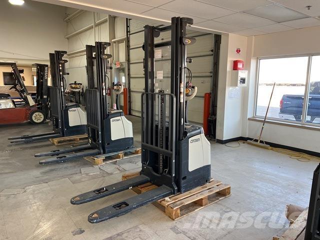 Crown ES 4000 Самоходни товарачи