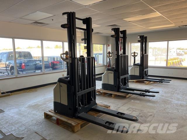 Crown ES 4000 Самоходни товарачи