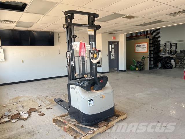 Crown ES 4000 Самоходни товарачи