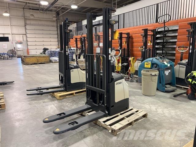 Crown ES 4000 Самоходни товарачи