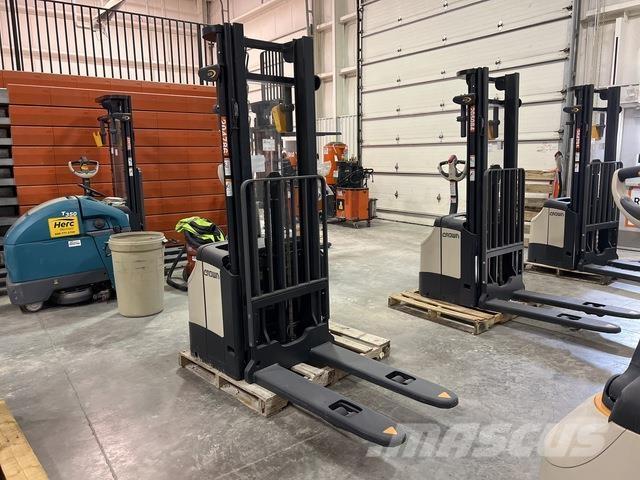 Crown ES 4000 Самоходни товарачи