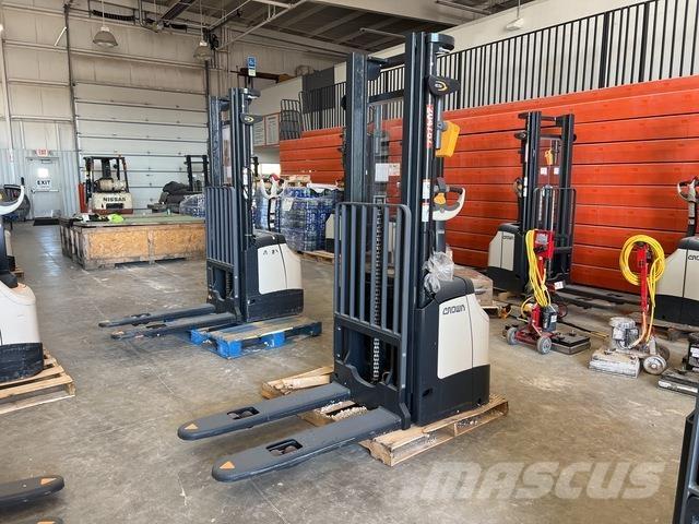 Crown ES 4000 Самоходни товарачи