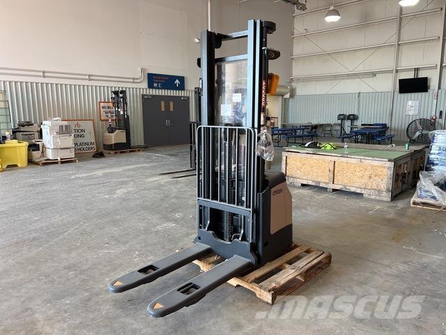 Crown ES 4000 Самоходни товарачи