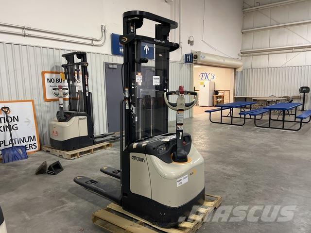 Crown ES 4000 Самоходни товарачи