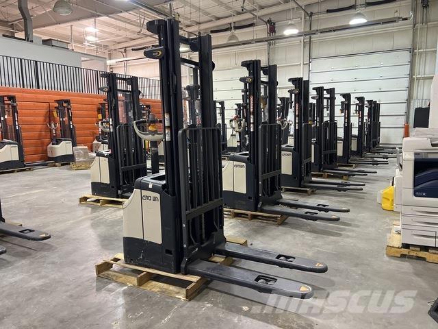 Crown ES 4000 Самоходни товарачи