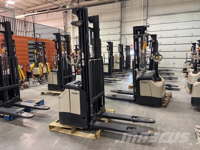 Crown ES 4000 Самоходни товарачи