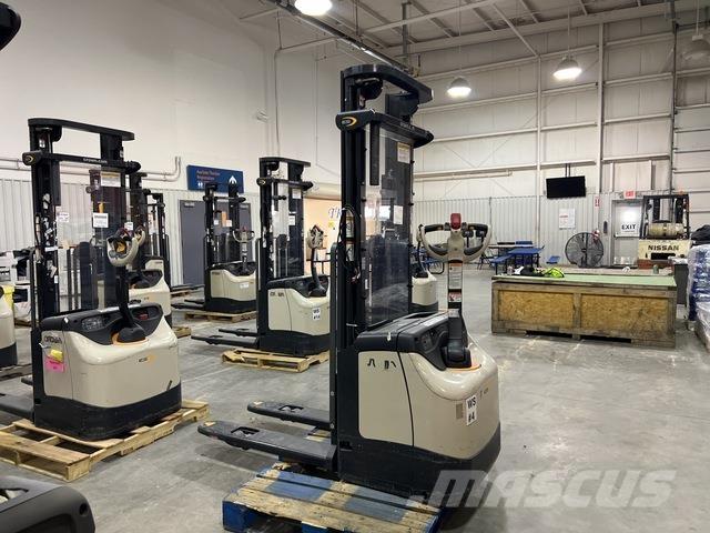 Crown ES 4000 Самоходни товарачи