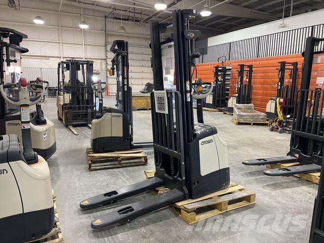 Crown ES 4000 Самоходни товарачи