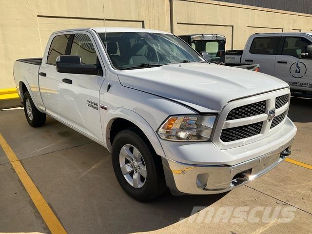 Dodge Ram 1500 Пикапи