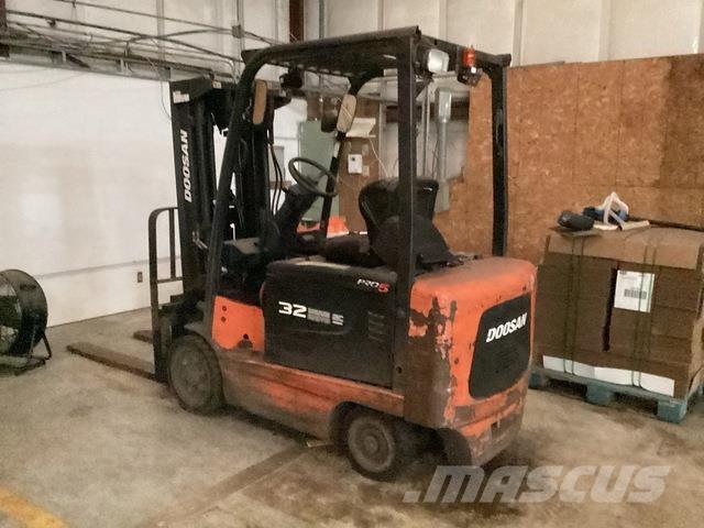Doosan BC32S-5 Електрически вилични кари-повдигачи