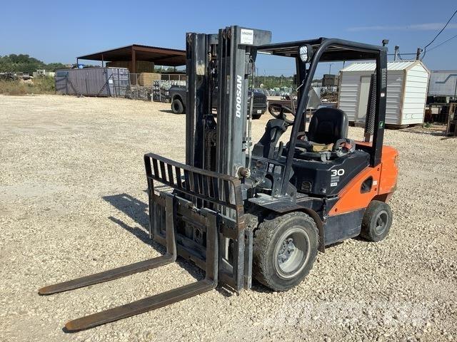 Doosan D30S-7 Вилични кари-повдигачи - други