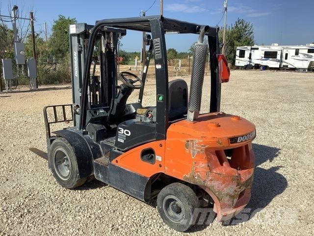 Doosan D30S-7 Вилични кари-повдигачи - други