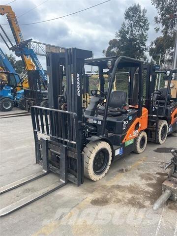 Doosan D30S7 Вилични кари-повдигачи - други