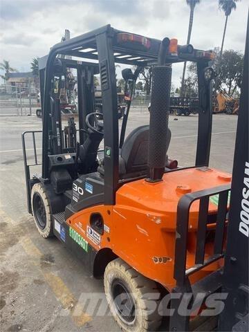 Doosan D30S7 Вилични кари-повдигачи - други