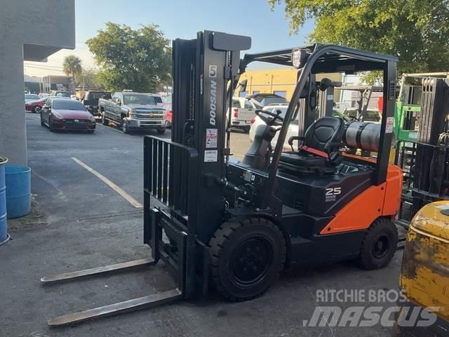 Doosan G25E-7 Строителство - Други