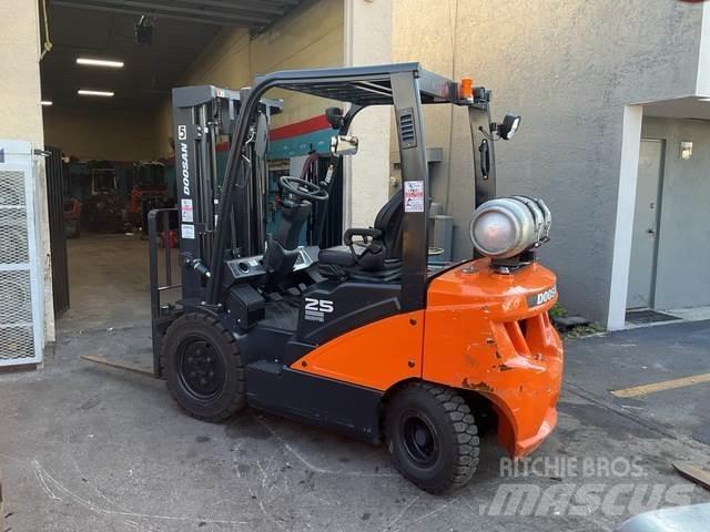 Doosan G25E-7 Строителство - Други