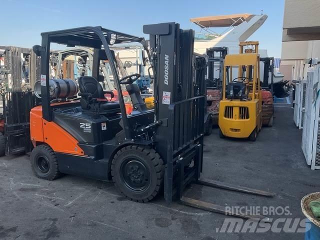 Doosan G25E-7 Строителство - Други