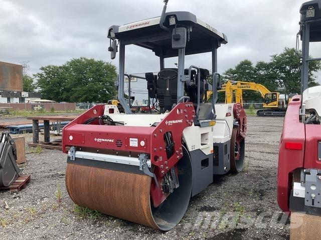 Dynapac CC2200 Двойни барабанни ролки
