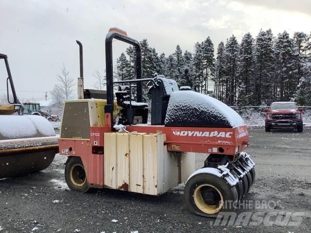 Dynapac CP132 Пневматични гумени  ролки
