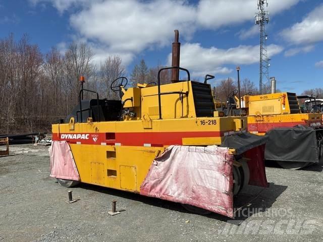 Dynapac CP221 Пневматични гумени  ролки
