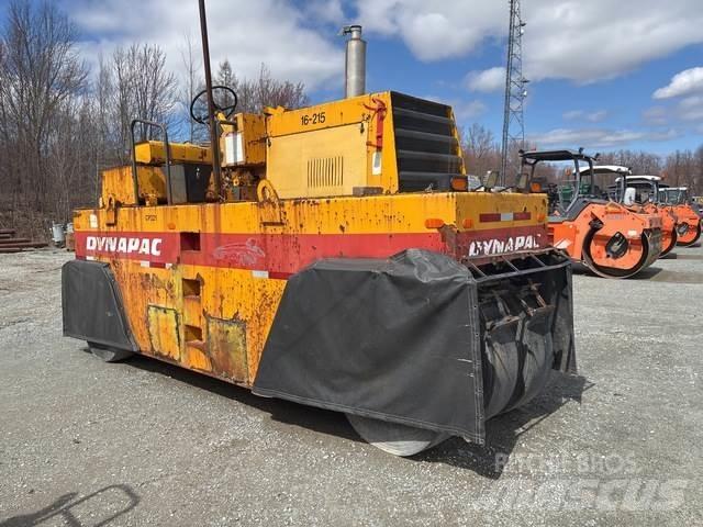 Dynapac CP221 Пневматични гумени  ролки
