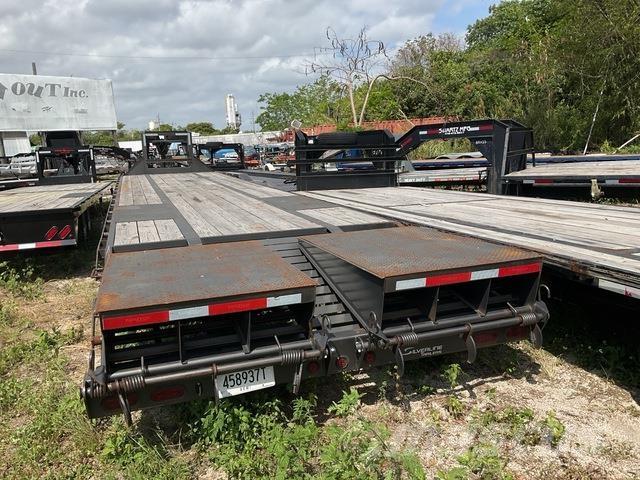 East Mfg Texas Ремаркета за превоз на автомобили
