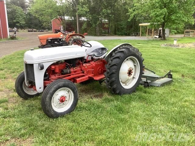 Ford 8N Трактори