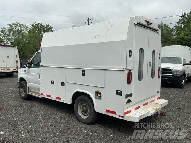 Ford E-350 Пикапи