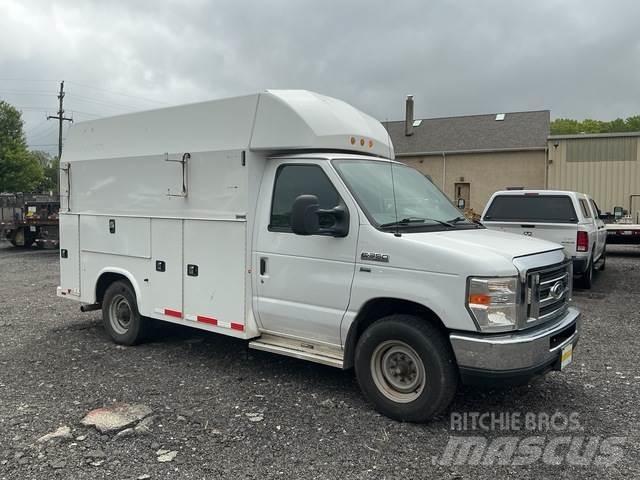 Ford E-350 Пикапи