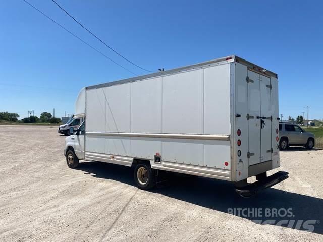 Ford E-350 Фургони
