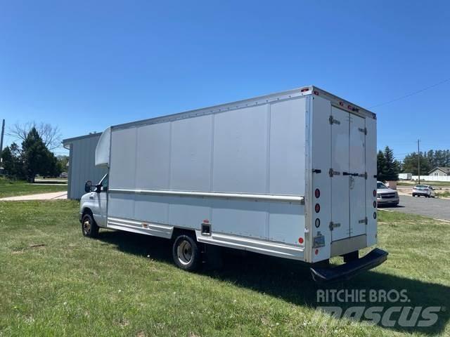Ford E-350 Фургони
