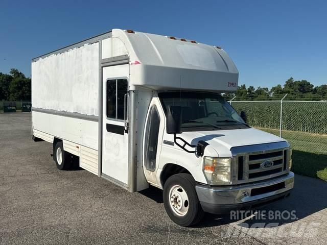 Ford E-350 Фургони
