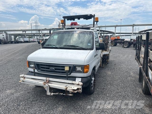 Ford E-350 Общински/универсални превозни средства
